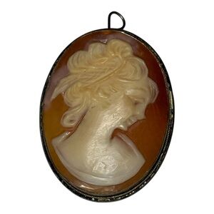 Vintage Cameo Pendant in Cream and Brown